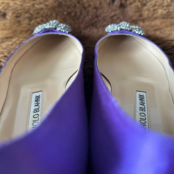 Manolo Blahnik Hangisi Satin Flats - Picture 8 of 13